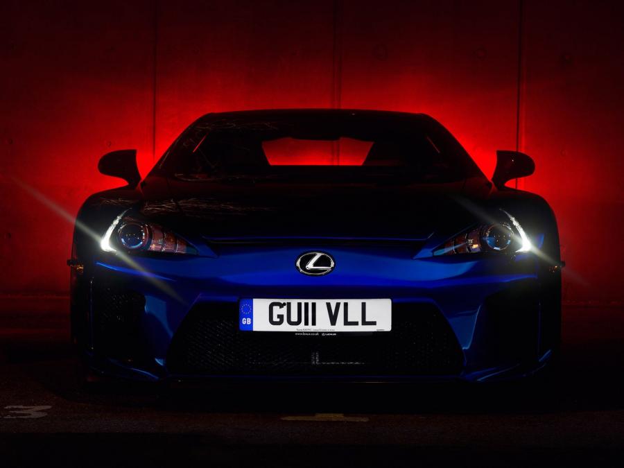  Lexus LF-A 2010 года  (UK) (фото 10 из 12)